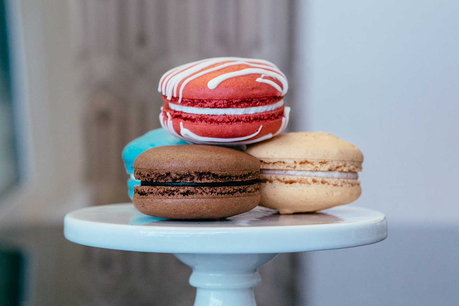 Kaimuki-Roundup_3 blue cake stand with macarons on top